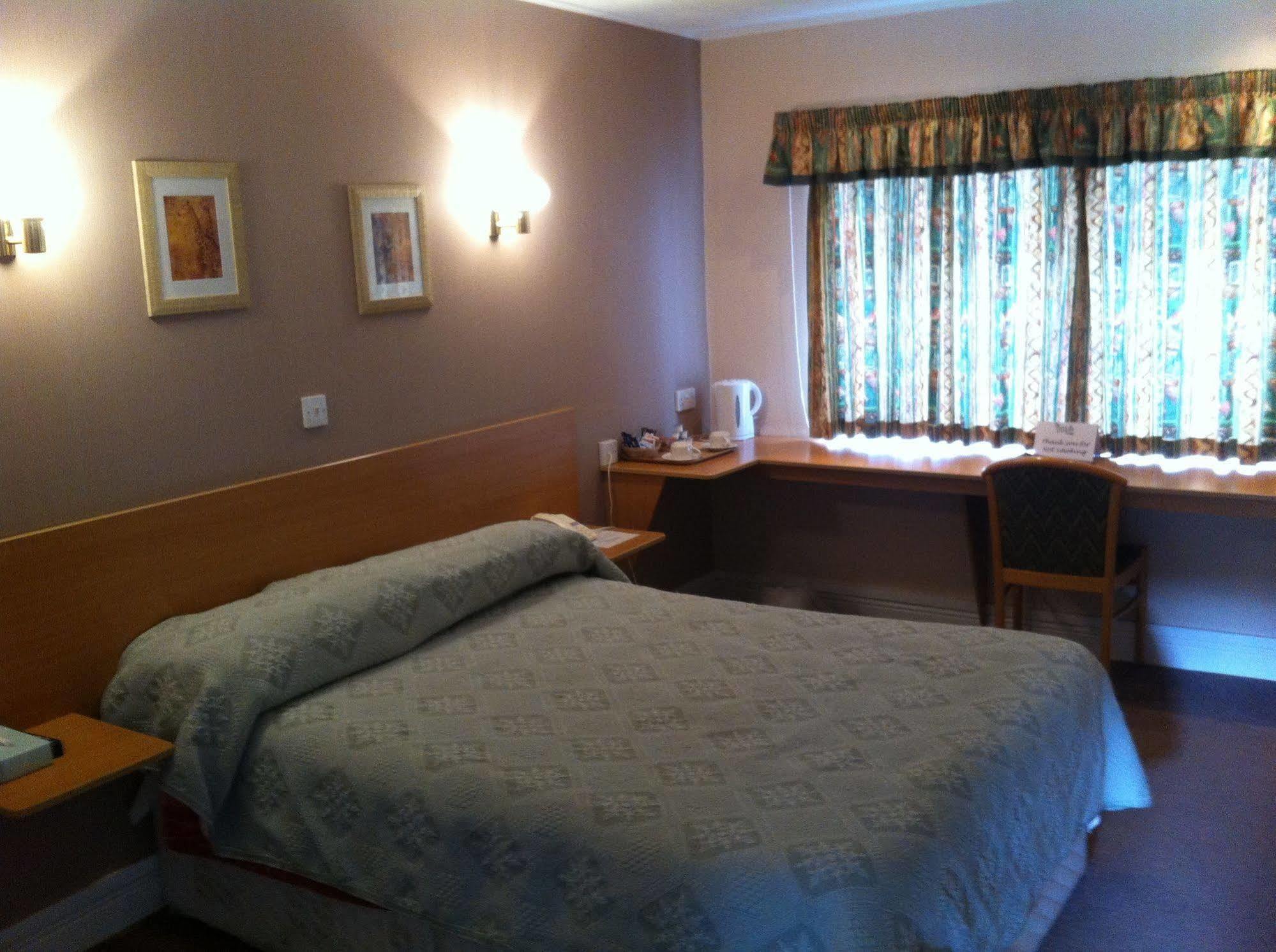 Dundry The Town & Country Lodge מראה חיצוני תמונה
