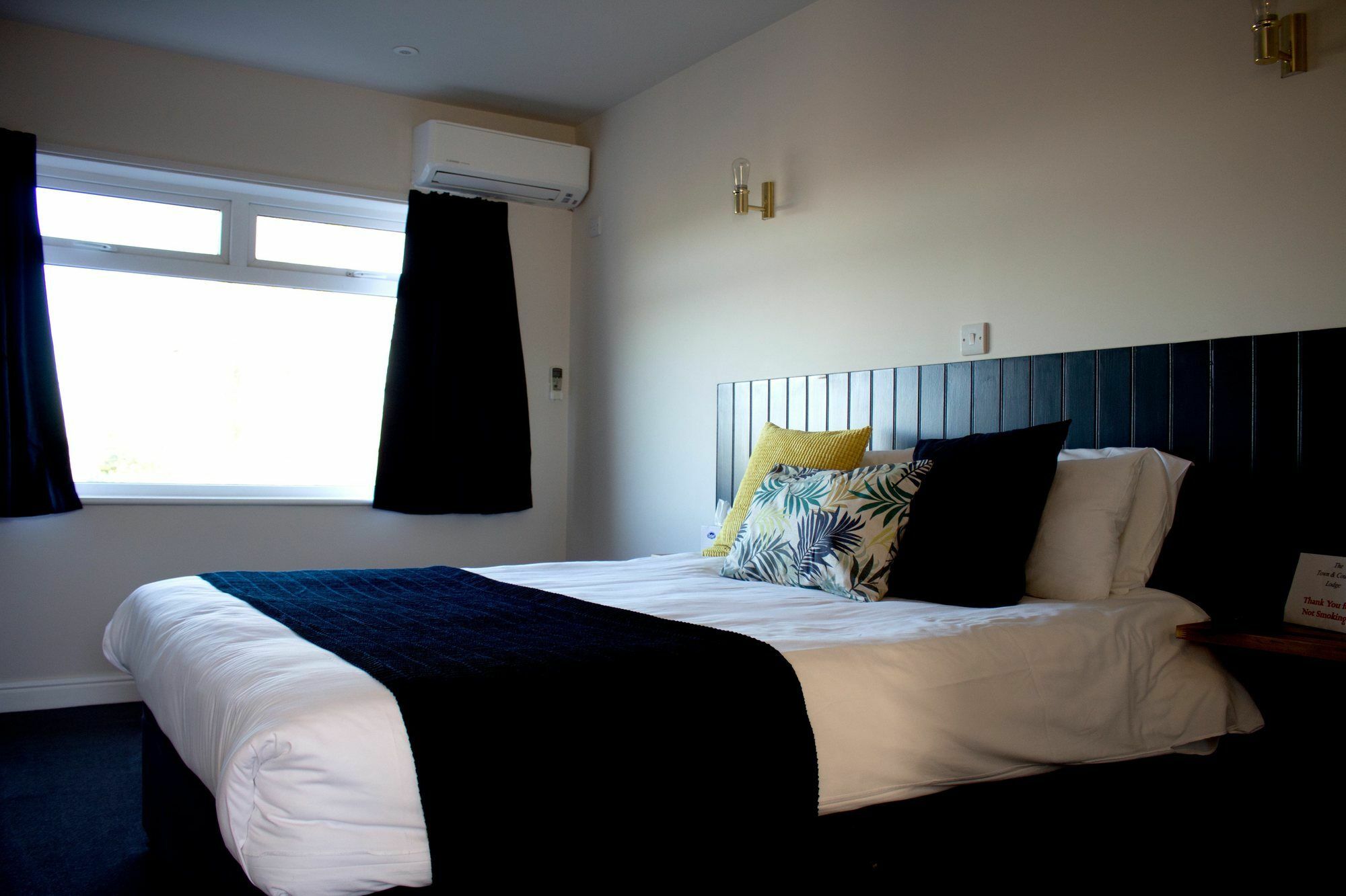 Dundry The Town & Country Lodge מראה חיצוני תמונה